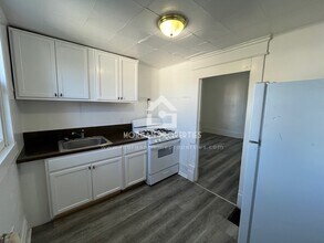 211 N 17th St, Unit 2 in New Castle, IN - Building Photo - Building Photo