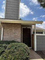 12202 Copper Tree Pvt Ln in Houston, TX - Building Photo