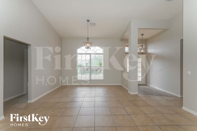 5718 Wedgefield Dr in Zephyrhills, FL - Building Photo - Building Photo