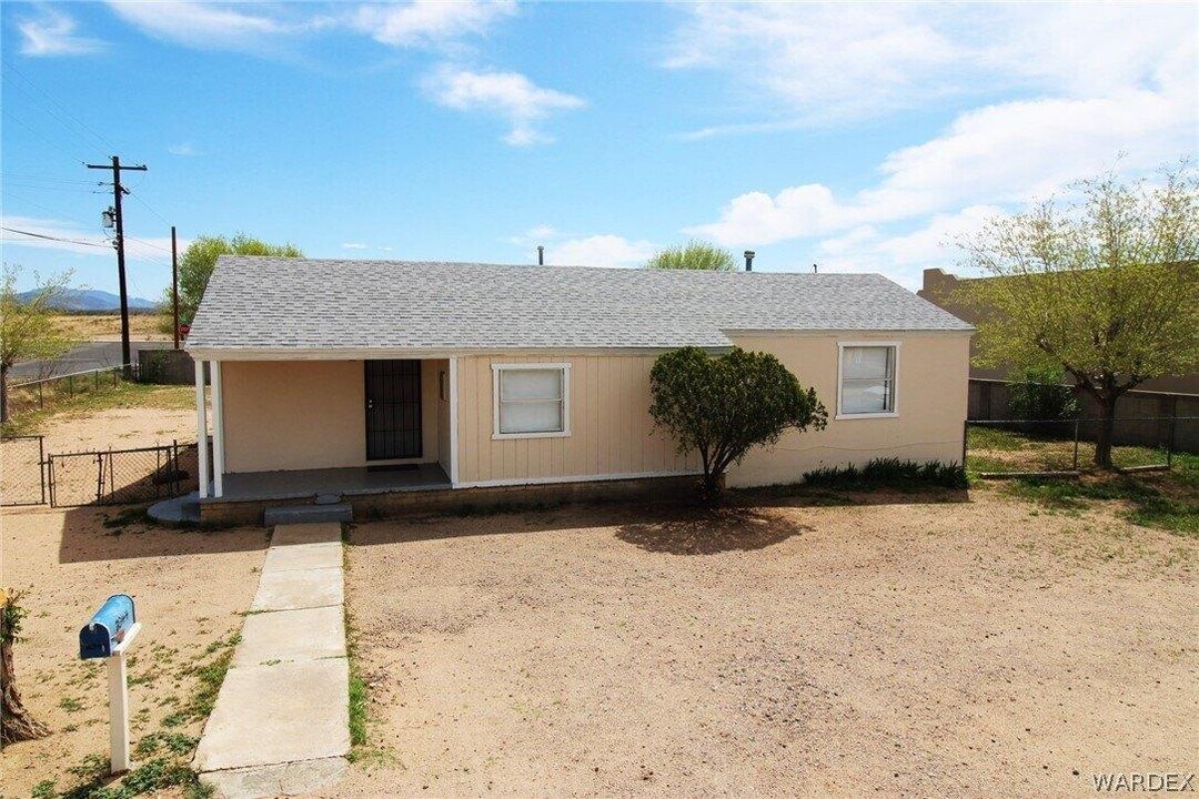 2344 Karen Ave in Kingman, AZ - Building Photo