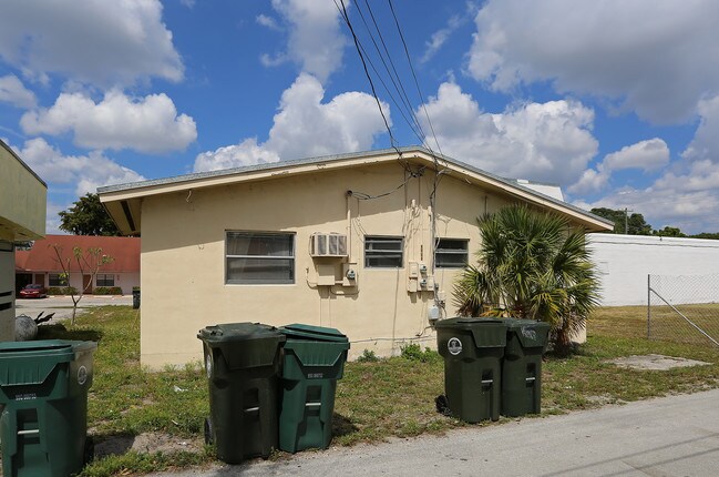 3256 NE 11th Ave in Fort Lauderdale, FL - Foto de edificio - Building Photo