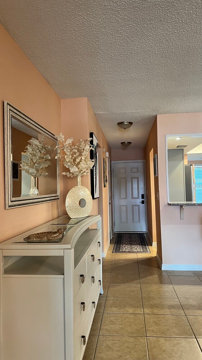 5157 Silent Loop, Unit 102 in New Port Richey, FL - Building Photo - Building Photo