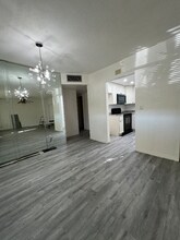 1701 NW 46th Ave, Unit 102 in Lauderhill, FL - Foto de edificio - Building Photo