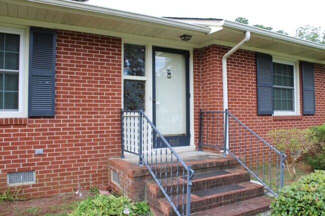 1705 Hillcrest Dr W in Wilson, NC - Building Photo - Building Photo