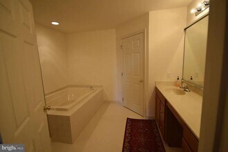 175 Fringetree Dr in West Chester, PA - Building Photo - Building Photo