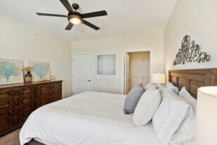 Waterside at River Park Apartments in Louisville, KY - Building Photo