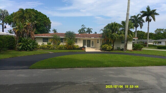 215 Entrada Dr in Hollywood, FL - Building Photo - Building Photo