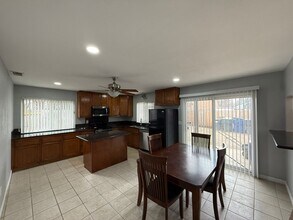 8616 Mellowoods Way in Sacramento, CA - Building Photo - Building Photo