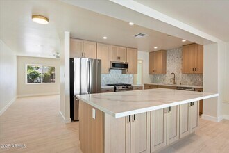 7754 E Verde Ln in Scottsdale, AZ - Building Photo - Building Photo