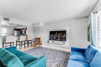 349 Virginia St in Hollywood, FL - Foto de edificio - Building Photo