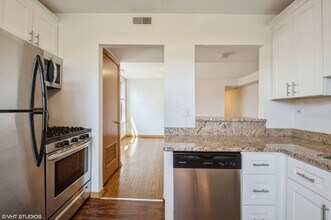 1361 W Sunnyside Ave, Unit 1 in Chicago, IL - Building Photo - Building Photo