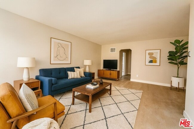 property at 925 S Holt Ave