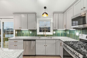 7789 New Hope E in Liverpool, NY - Building Photo - Building Photo