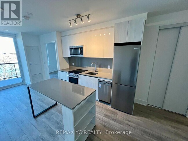 3100 Keele St in Toronto, ON - Building Photo - Building Photo