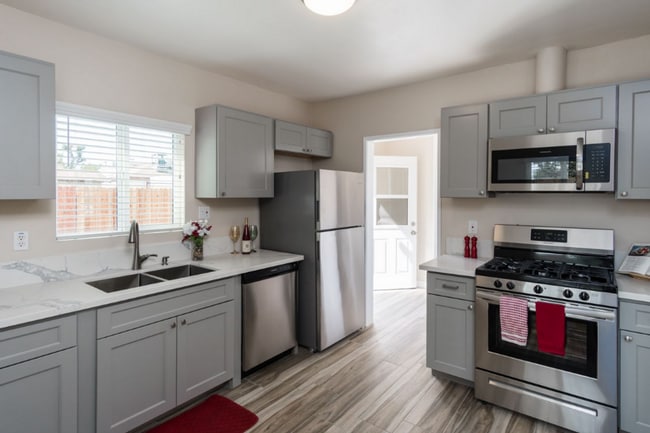 8217 Corbin Ave in Los Angeles, CA - Building Photo - Building Photo