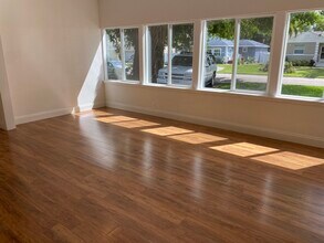 129 36th Ave NE in St. Petersburg, FL - Building Photo - Building Photo