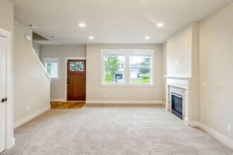 7029 NW Snowdrop Ter in Portland, OR - Building Photo - Building Photo