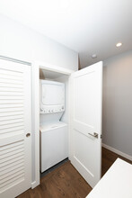 Discover Comfortable Living at Barry Quad! in Chicago, IL - Building Photo - Building Photo