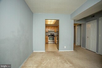 7630 Provincial Dr-Unit -208 in McLean, VA - Building Photo - Building Photo