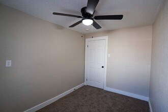 This beautifully updated 5-bedroom, 1-bath single-family home is ready for move-in! in Detroit, MI - Building Photo - Building Photo