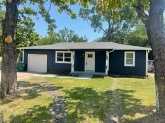 1314 Dewberry St in Wilmer, TX - Building Photo