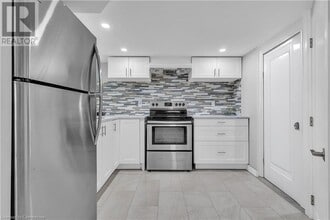 1303 Cedar Creek Rd in Cambridge, ON - Building Photo - Building Photo