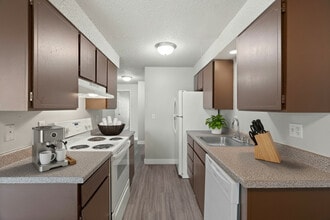 Riverton Terrace in Spokane, WA - Foto de edificio - Building Photo