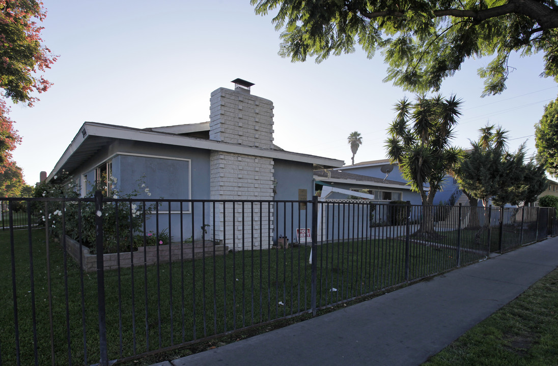 3444 W Danbrook Ave in Anaheim, CA - Foto de edificio