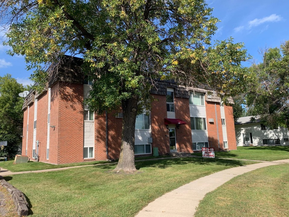 5th Avenue Apartments in West Fargo, ND - Building Photo