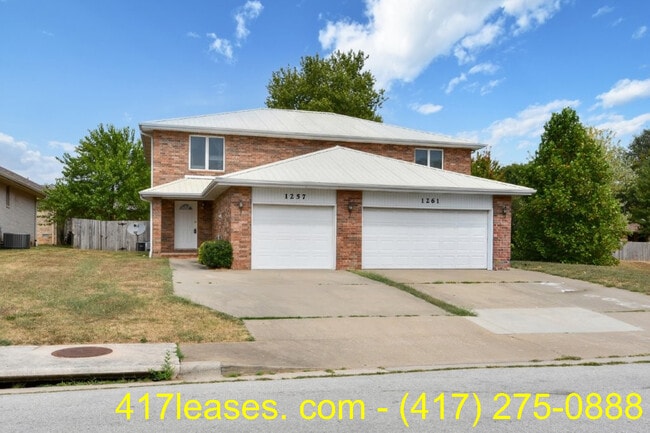 1257 E Lakewood St in Springfield, MO - Building Photo - Building Photo
