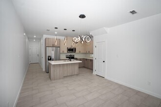 8218 Casa Verde Rd in Laredo, TX - Building Photo - Building Photo