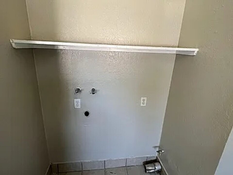2677 S Rosedale Ave in Colton, CA - Building Photo