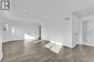 985 Sandcliff Dr in Oshawa, ON - Building Photo - Building Photo