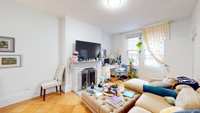 397 Beacon St in Boston, MA - Building Photo - Building Photo
