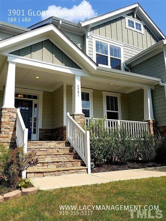 3901 Glorybower Way in Apex, NC - Building Photo
