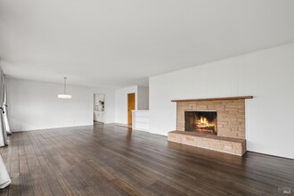 51 Vía Navarro in Larkspur, CA - Building Photo - Building Photo