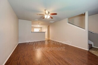 615 W Shadow Ridge Way in Mustang, OK - Foto de edificio - Building Photo