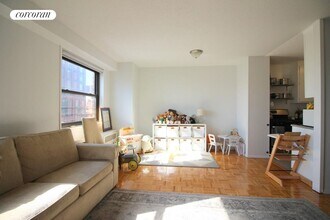 401 2nd Ave in New York, NY - Building Photo - Building Photo