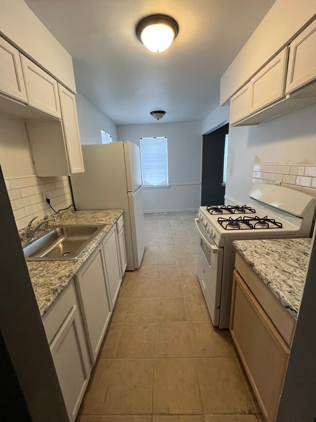 1950 Nelawood Rd in East Cleveland, OH - Foto de edificio - Building Photo