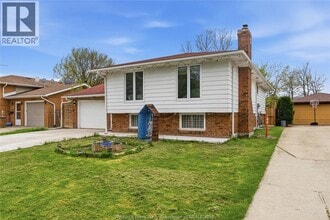 2989 Regis Ave in Windsor, ON - Building Photo - Building Photo