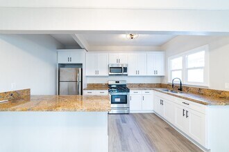 2209 E 6th St, Unit B in Long Beach, CA - Building Photo - Building Photo