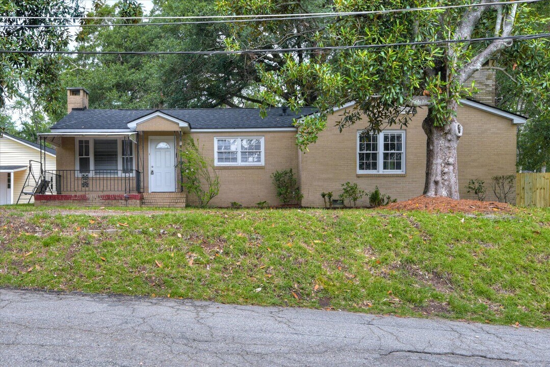 323 Sally Dr in Martinez, GA - Building Photo
