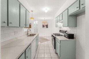 2501 Teri Rd, Unit B in Austin, TX - Building Photo