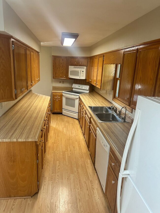 407 Meadowmere Dr in Ashland, MO - Building Photo - Building Photo