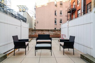 19 St Marks Pl in New York, NY - Building Photo - Building Photo