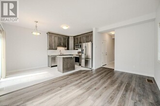 121 Sunflower Pl in Welland, ON - Building Photo - Building Photo