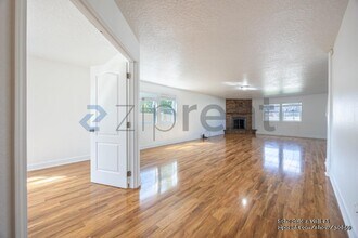10206 Natalie Ave in Cheney, WA - Foto de edificio - Building Photo