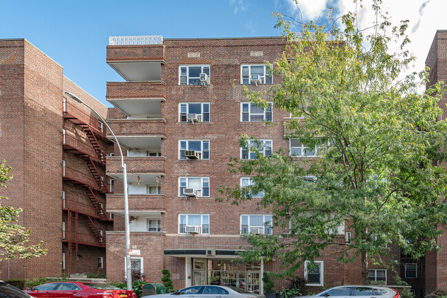 Carlton House in Jackson Heights, NY - Building Photo - Building Photo