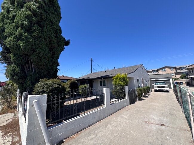 4107 Shirley Ave in El Monte, CA - Foto de edificio - Building Photo