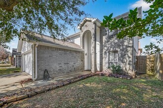 8814 Sage Pl Dr in Houston, TX - Building Photo - Building Photo